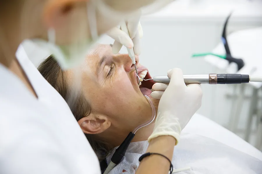 Warning Signs of Gum Disease: When to See a Periodontist