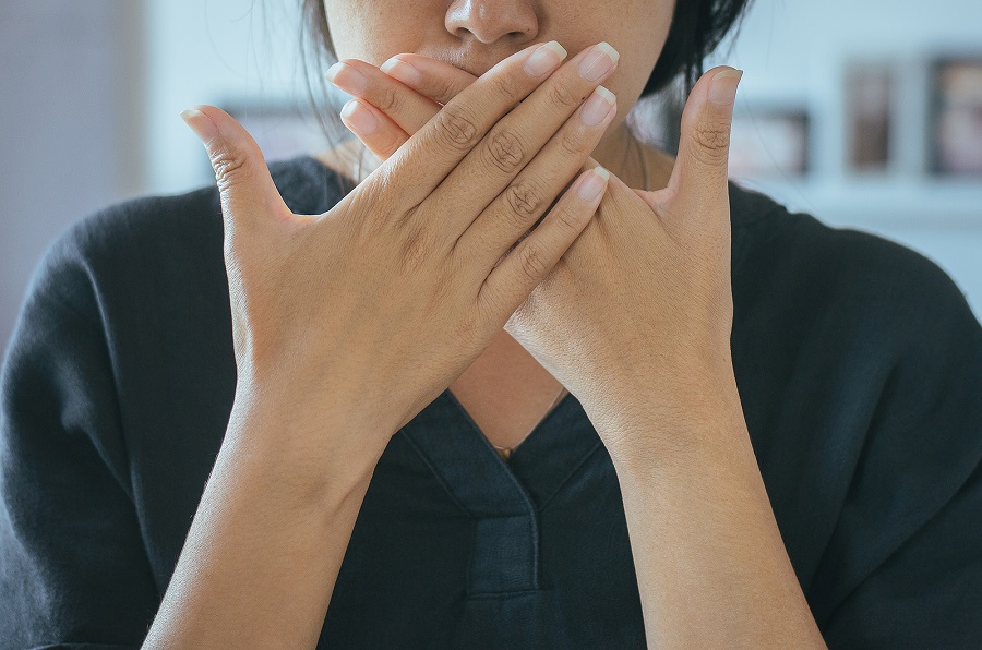 What causes gum sensitivity? What are its treatments?
