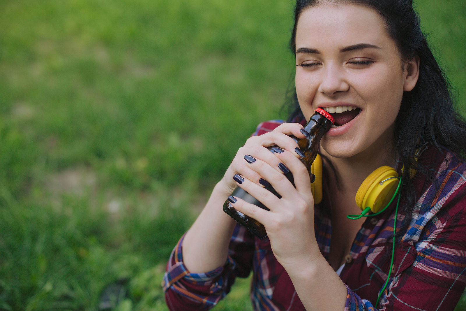 Bad Habits That Can Damage Our Oral Health